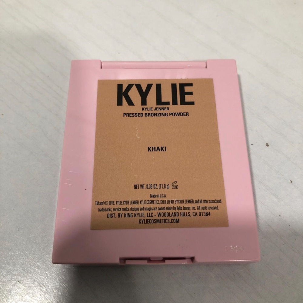 Kylie Cosmetics Pressed Bronzing Powder - Khaki